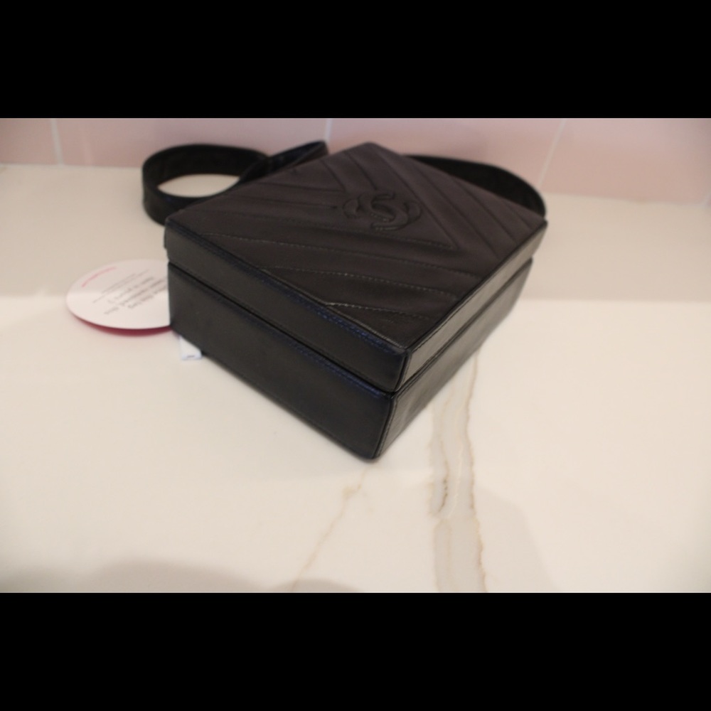 SOLD**Vintage Chanel Bag - Picture 3 of 10